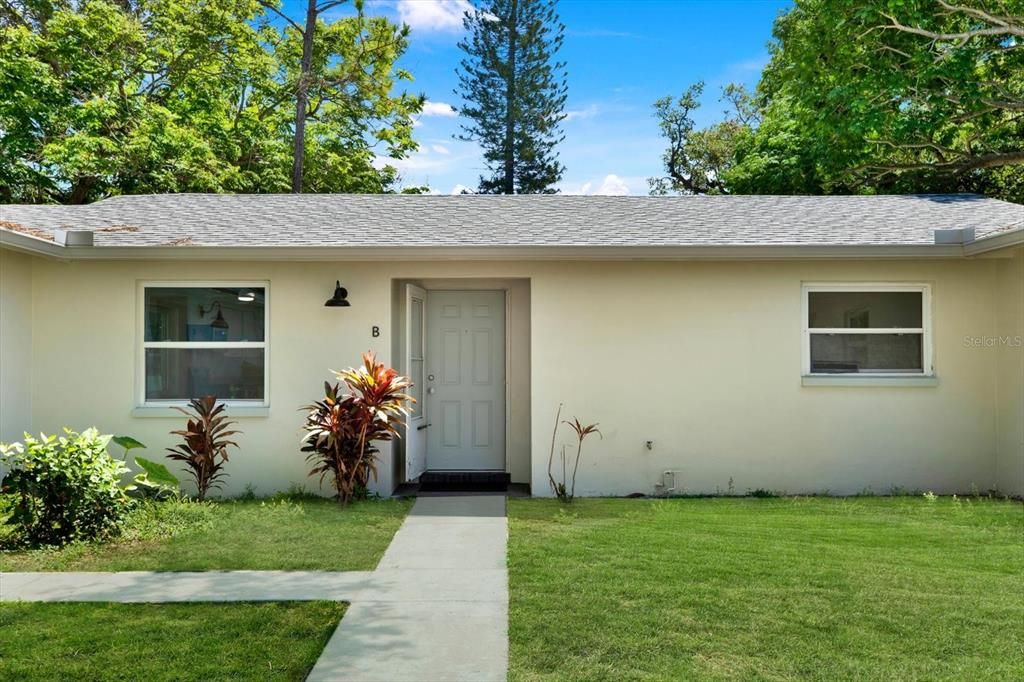 Active With Contract: $1,850 (2 beds, 1 baths, 850 Square Feet)