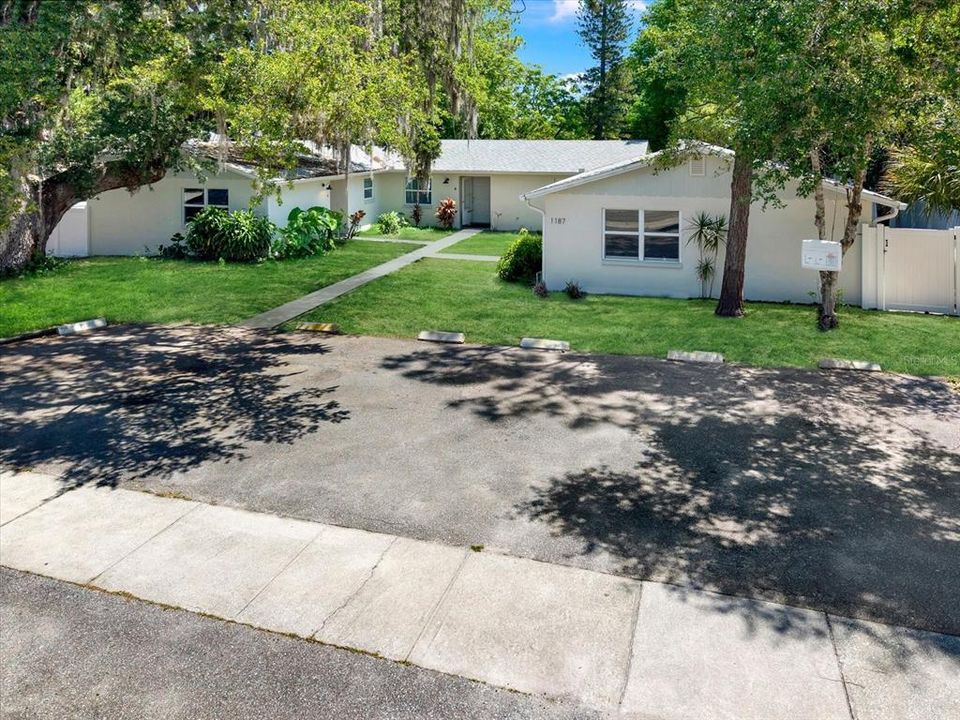 Active With Contract: $1,850 (2 beds, 1 baths, 850 Square Feet)
