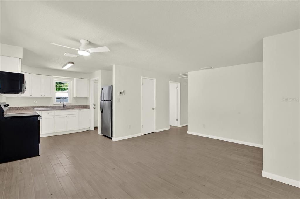Active With Contract: $1,850 (2 beds, 1 baths, 850 Square Feet)