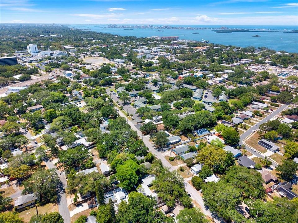 Active With Contract: $1,850 (2 beds, 1 baths, 850 Square Feet)