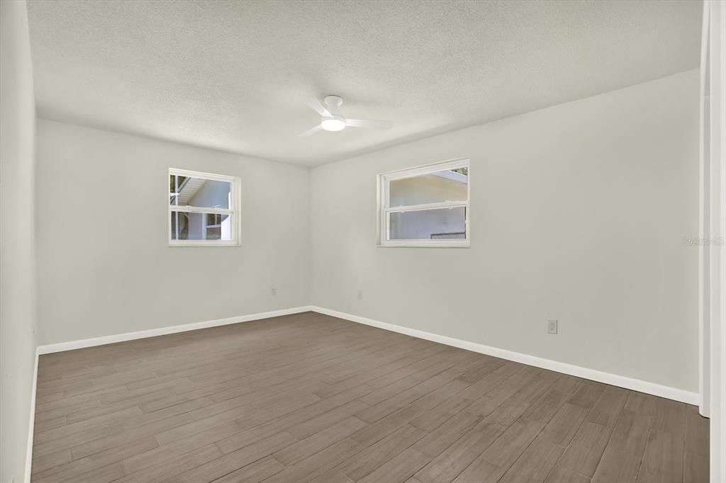 Active With Contract: $1,850 (2 beds, 1 baths, 850 Square Feet)