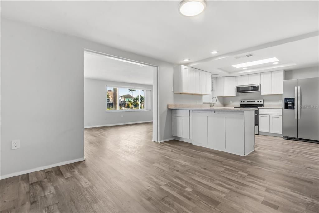 На продажу: $439,900 (2 спален, 2 ванн, 1235 Квадратных фут)