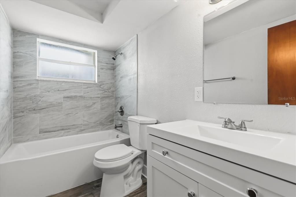 На продажу: $439,900 (2 спален, 2 ванн, 1235 Квадратных фут)