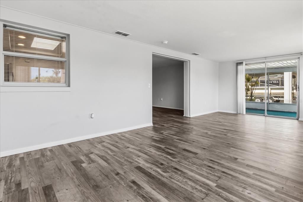 На продажу: $439,900 (2 спален, 2 ванн, 1235 Квадратных фут)