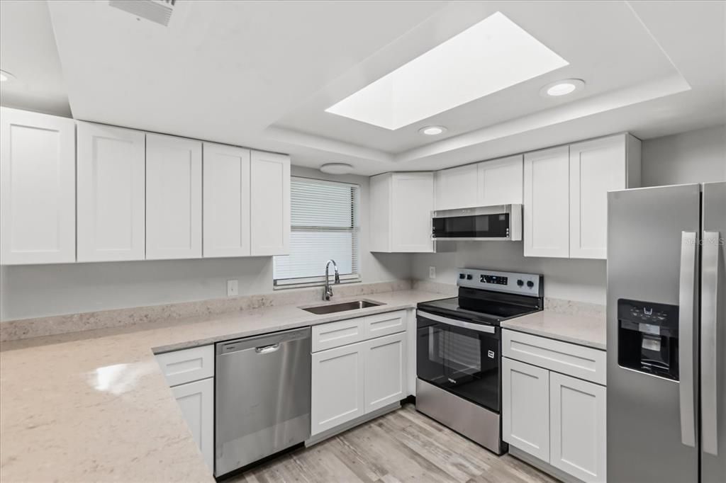 На продажу: $439,900 (2 спален, 2 ванн, 1235 Квадратных фут)