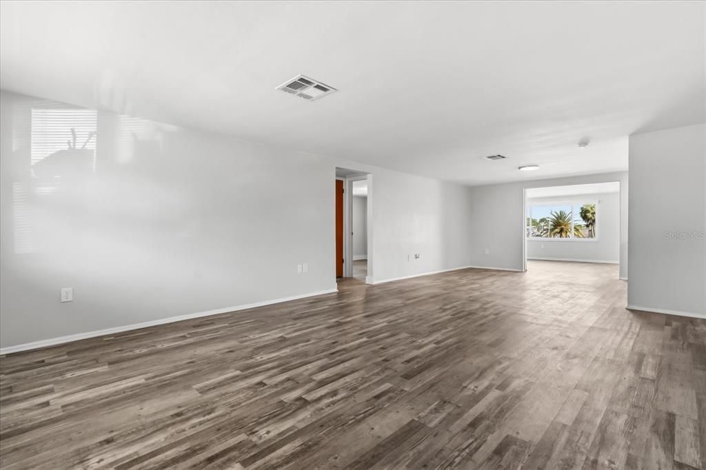 На продажу: $439,900 (2 спален, 2 ванн, 1235 Квадратных фут)