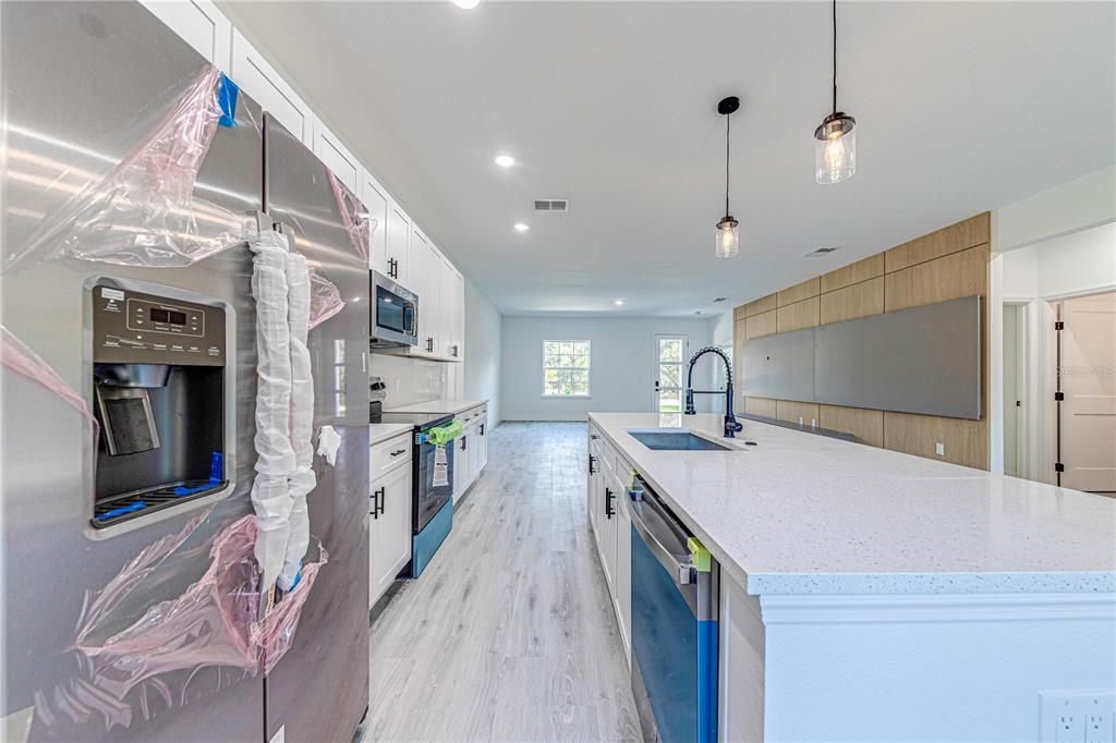 For Sale: $319,990 (3 beds, 2 baths, 1832 Square Feet)