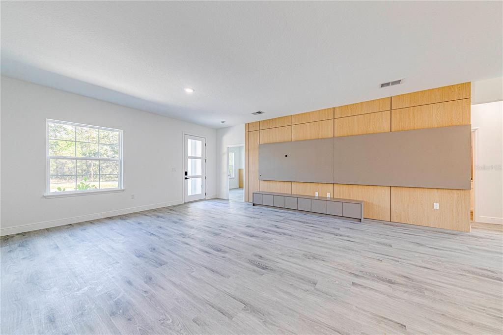 For Sale: $319,990 (3 beds, 2 baths, 1832 Square Feet)
