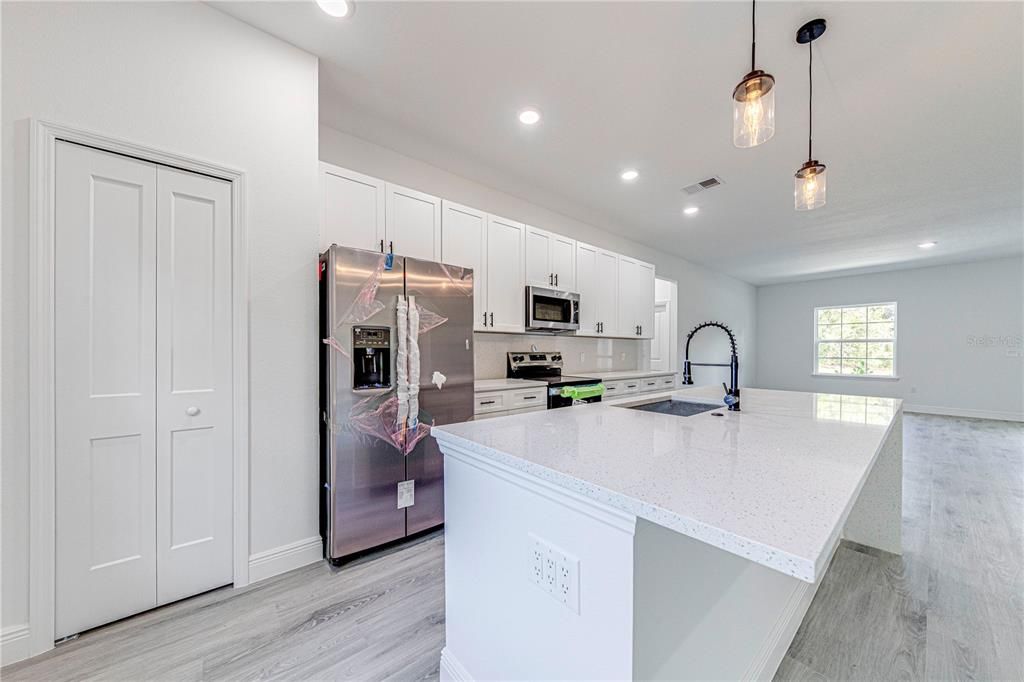 For Sale: $319,990 (3 beds, 2 baths, 1832 Square Feet)