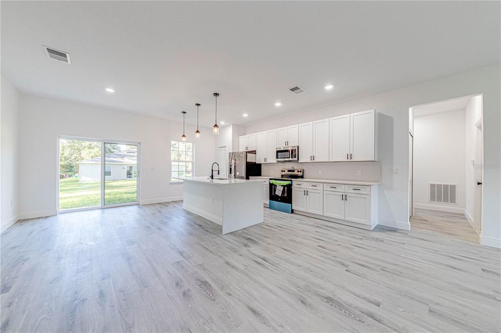 For Sale: $319,990 (3 beds, 2 baths, 1832 Square Feet)
