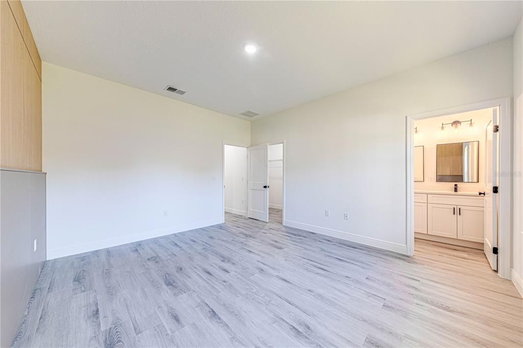 For Sale: $319,990 (3 beds, 2 baths, 1832 Square Feet)