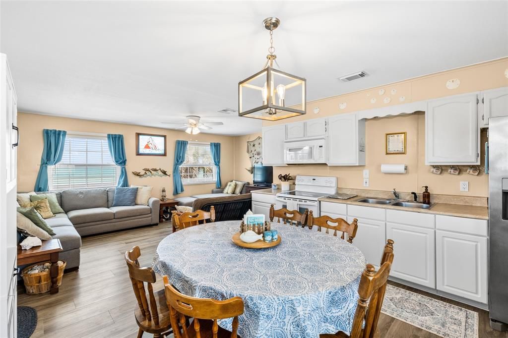 For Sale: $865,000 (3 beds, 2 baths, 1078 Square Feet)