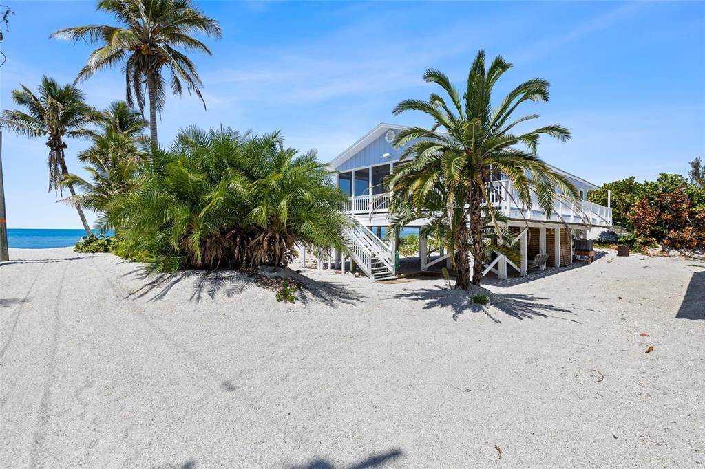For Sale: $865,000 (3 beds, 2 baths, 1078 Square Feet)