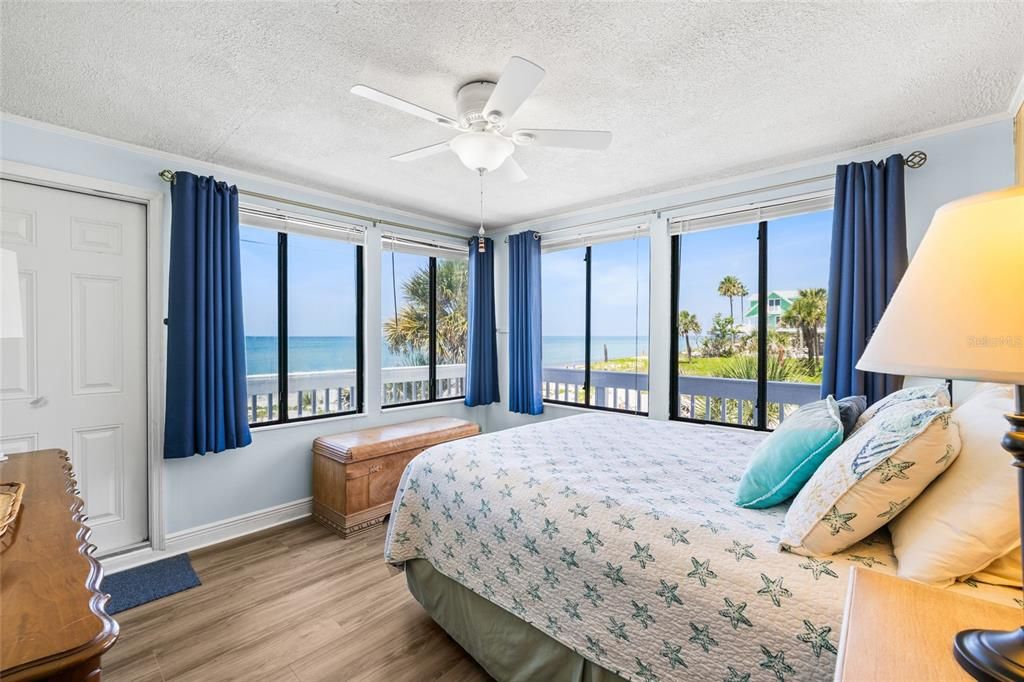 For Sale: $865,000 (3 beds, 2 baths, 1078 Square Feet)