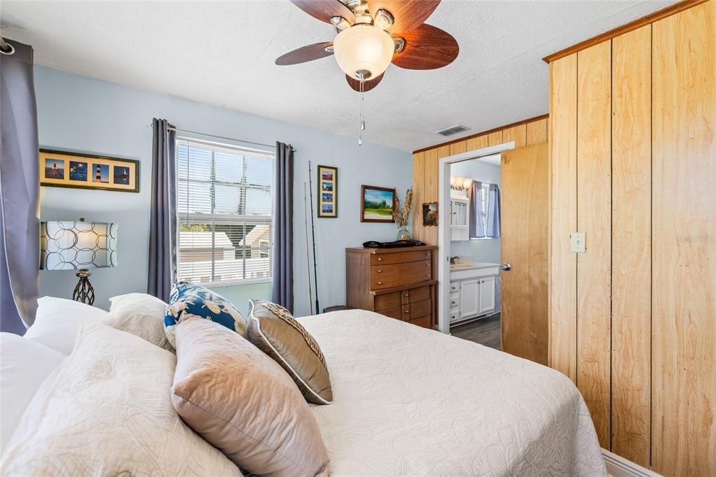 For Sale: $865,000 (3 beds, 2 baths, 1078 Square Feet)