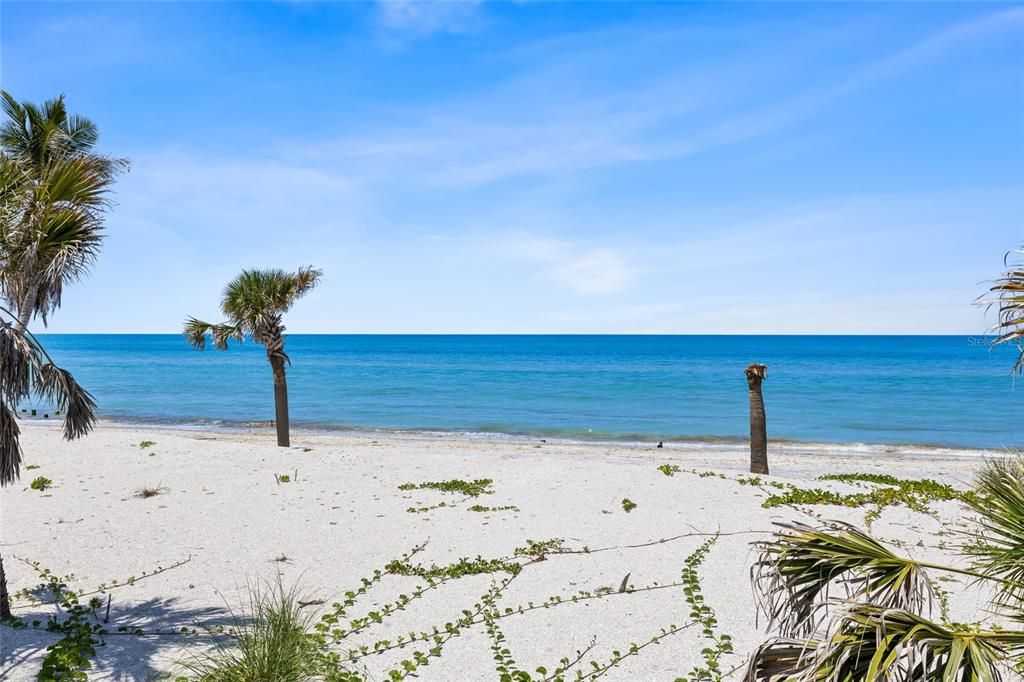 For Sale: $865,000 (3 beds, 2 baths, 1078 Square Feet)