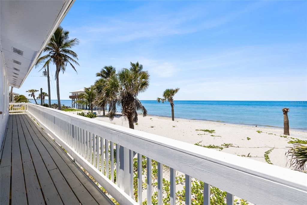For Sale: $865,000 (3 beds, 2 baths, 1078 Square Feet)