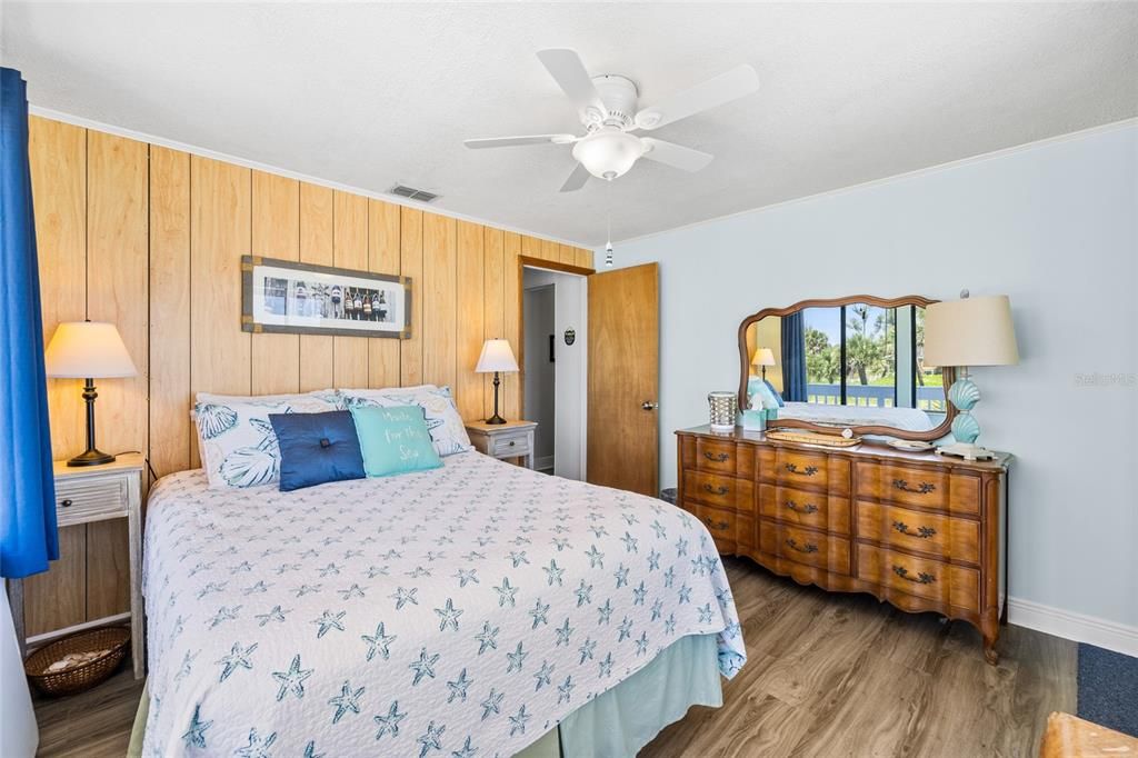 For Sale: $865,000 (3 beds, 2 baths, 1078 Square Feet)
