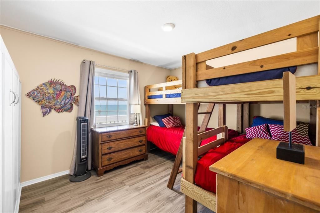 For Sale: $865,000 (3 beds, 2 baths, 1078 Square Feet)
