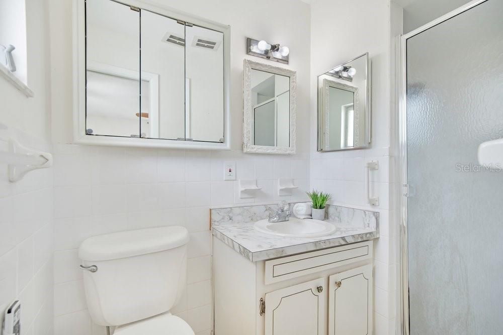 Под контрактом: $475,000 (4 спален, 2 ванн, 1904 Квадратных фут)