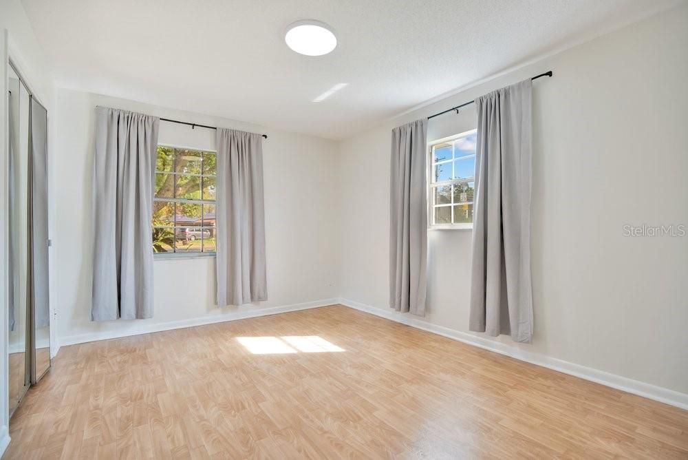 Под контрактом: $475,000 (4 спален, 2 ванн, 1904 Квадратных фут)