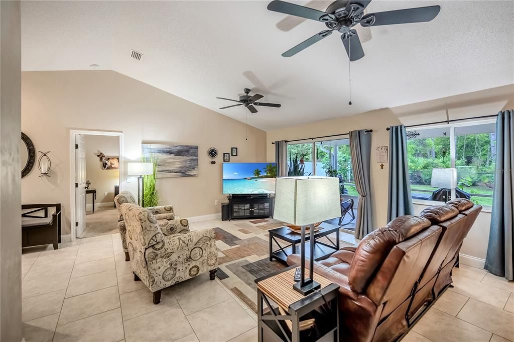 Active With Contract: $308,803 (3 beds, 2 baths, 1496 Square Feet)