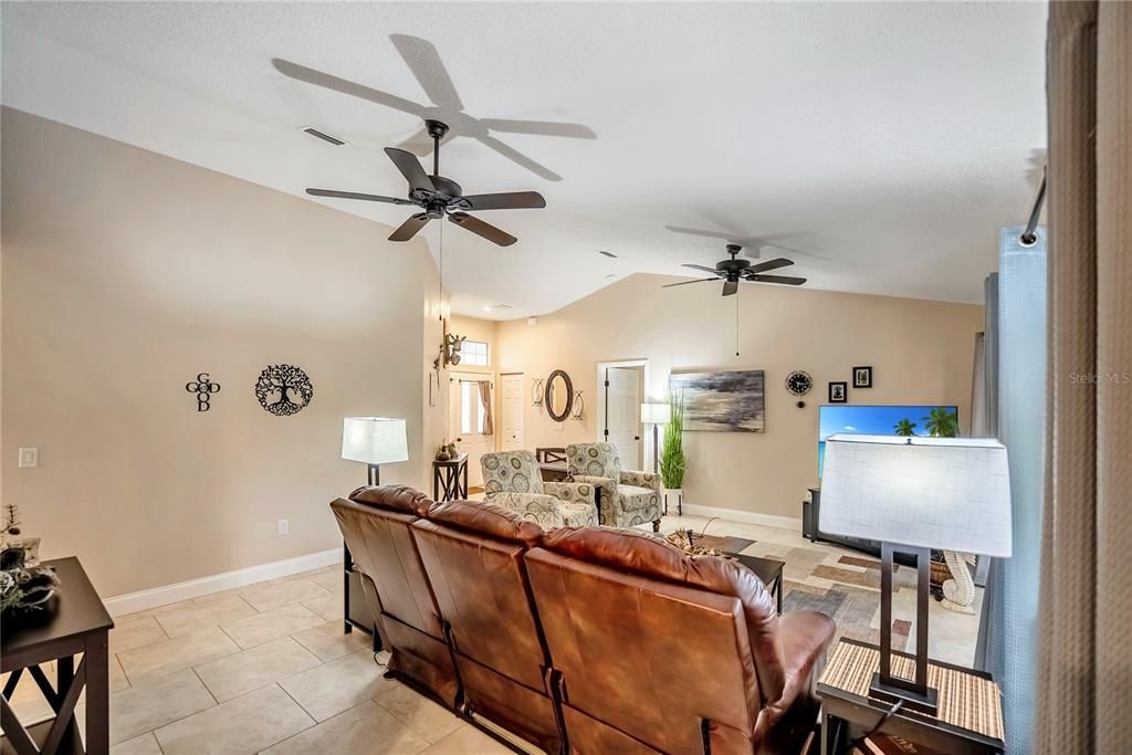 Active With Contract: $308,803 (3 beds, 2 baths, 1496 Square Feet)