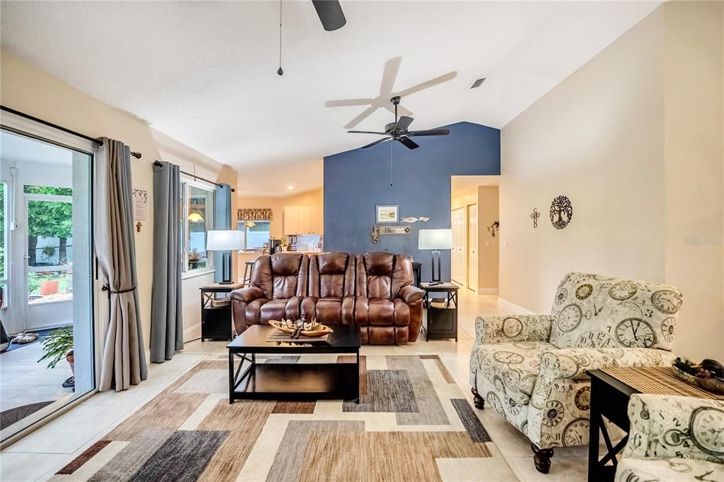 Active With Contract: $308,803 (3 beds, 2 baths, 1496 Square Feet)
