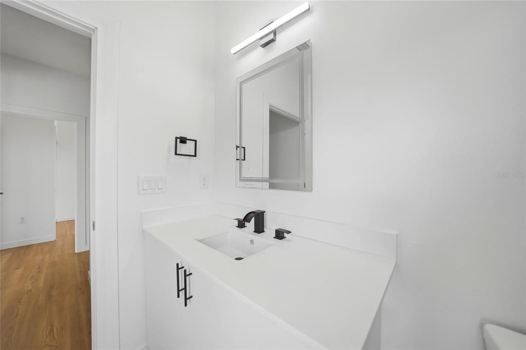 合同活跃: $399,999 (3 贝兹, 2 浴室, 1900 平方英尺)