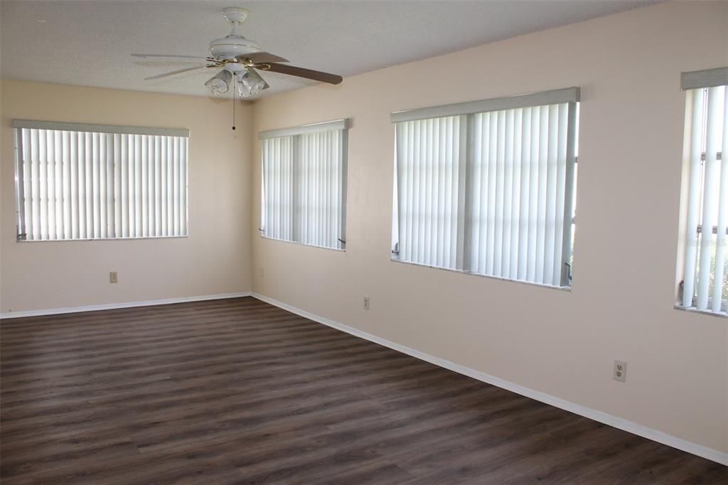 Activo con contrato: $264,900 (2 camas, 2 baños, 1328 Pies cuadrados)