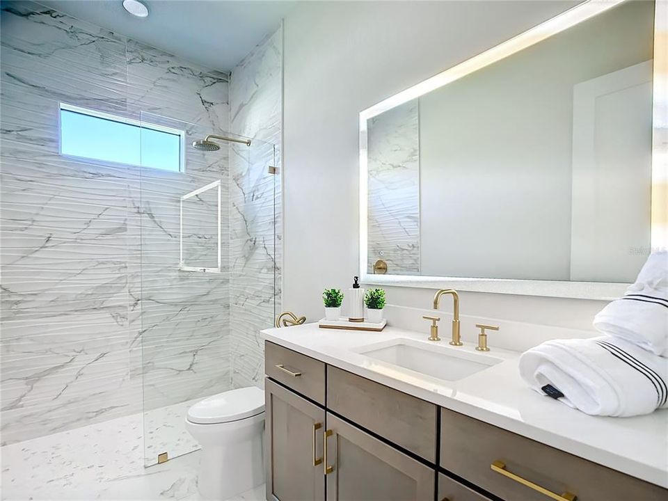 En Venta: $995,000 (4 camas, 3 baños, 2614 Pies cuadrados)