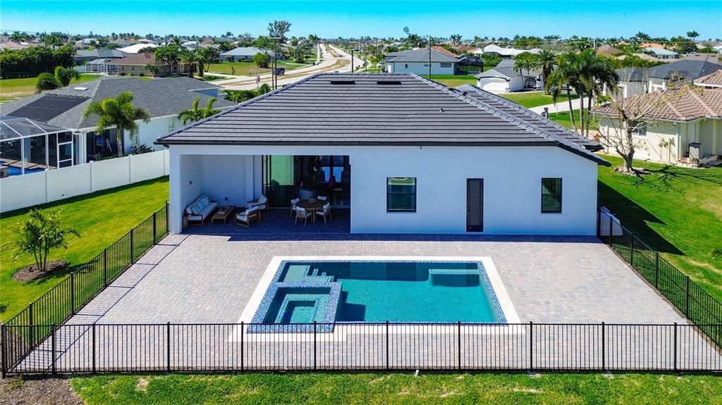 En Venta: $995,000 (4 camas, 3 baños, 2614 Pies cuadrados)
