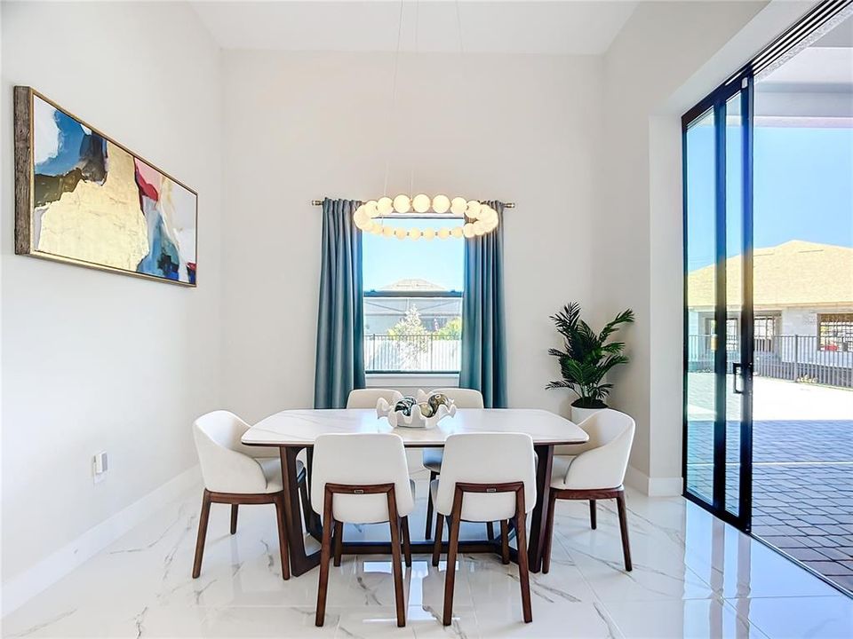 En Venta: $995,000 (4 camas, 3 baños, 2614 Pies cuadrados)