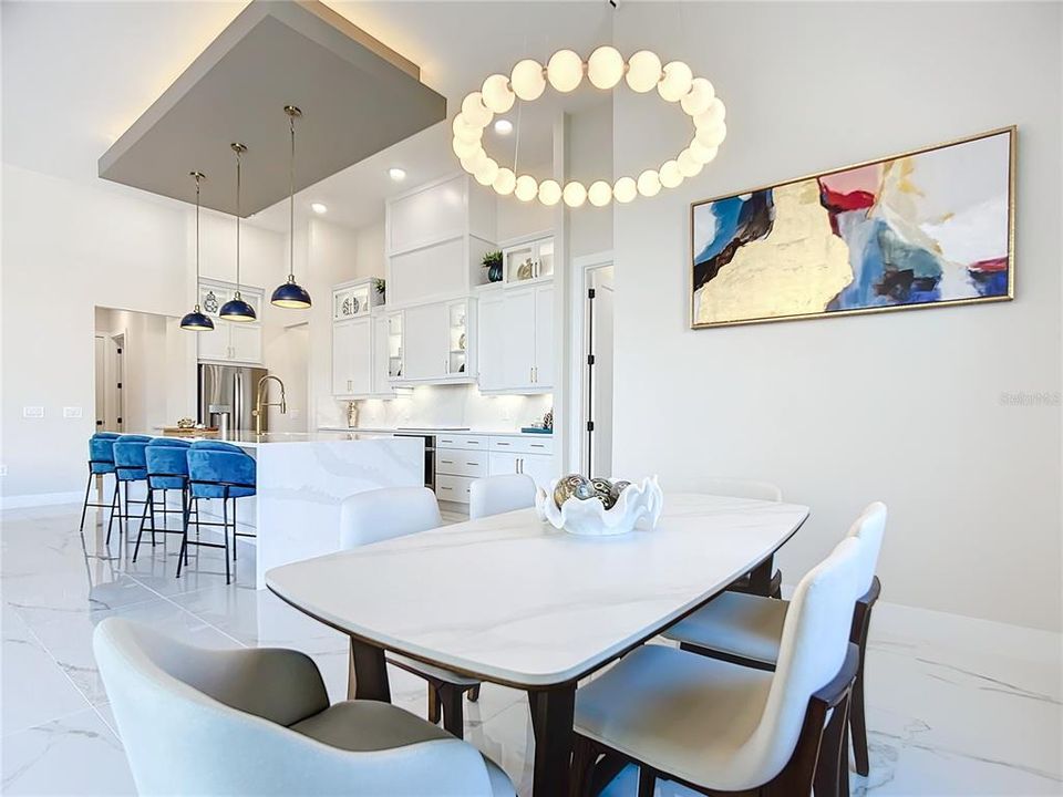En Venta: $995,000 (4 camas, 3 baños, 2614 Pies cuadrados)
