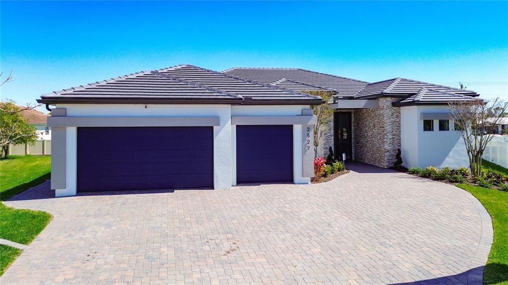 En Venta: $995,000 (4 camas, 3 baños, 2614 Pies cuadrados)