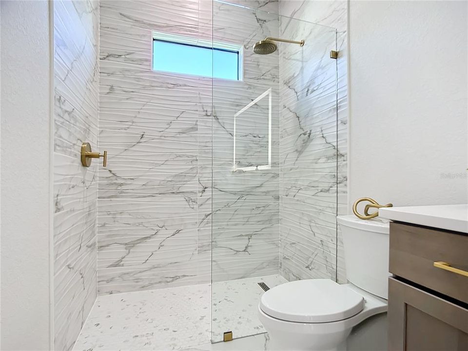 En Venta: $995,000 (4 camas, 3 baños, 2614 Pies cuadrados)