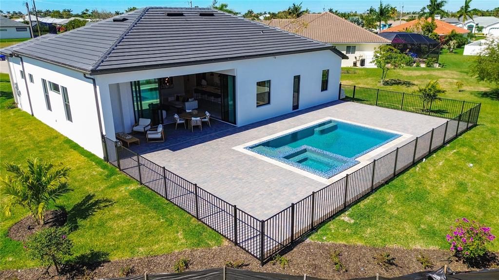 En Venta: $995,000 (4 camas, 3 baños, 2614 Pies cuadrados)