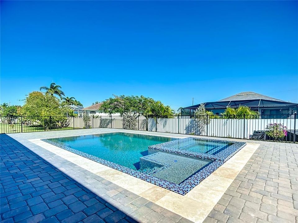 En Venta: $995,000 (4 camas, 3 baños, 2614 Pies cuadrados)