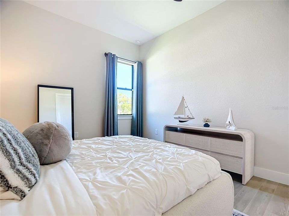En Venta: $995,000 (4 camas, 3 baños, 2614 Pies cuadrados)