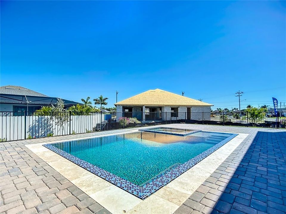 En Venta: $995,000 (4 camas, 3 baños, 2614 Pies cuadrados)