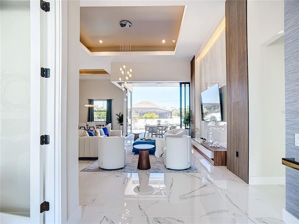 En Venta: $995,000 (4 camas, 3 baños, 2614 Pies cuadrados)