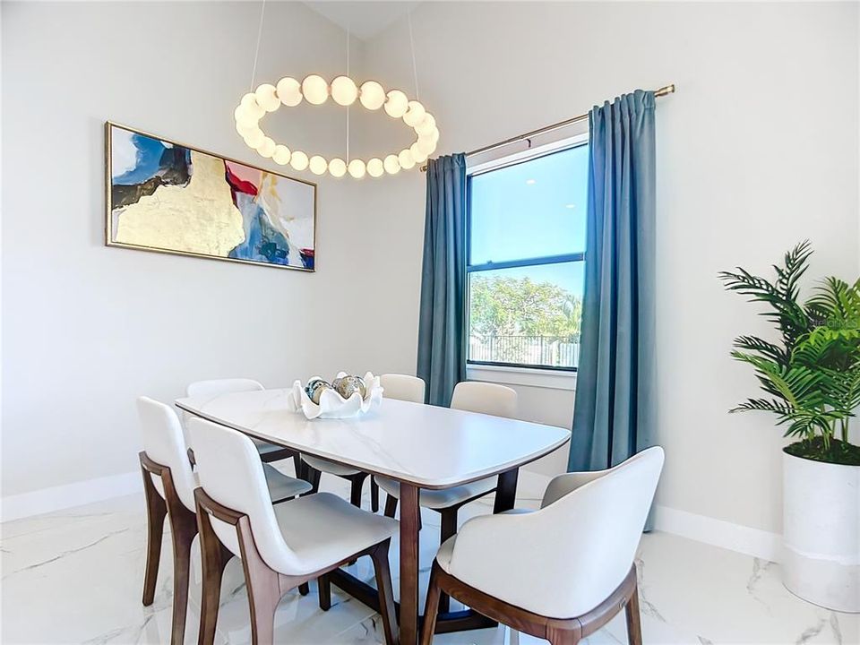 En Venta: $995,000 (4 camas, 3 baños, 2614 Pies cuadrados)