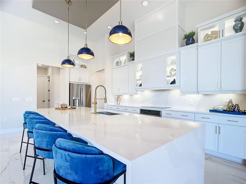 En Venta: $995,000 (4 camas, 3 baños, 2614 Pies cuadrados)