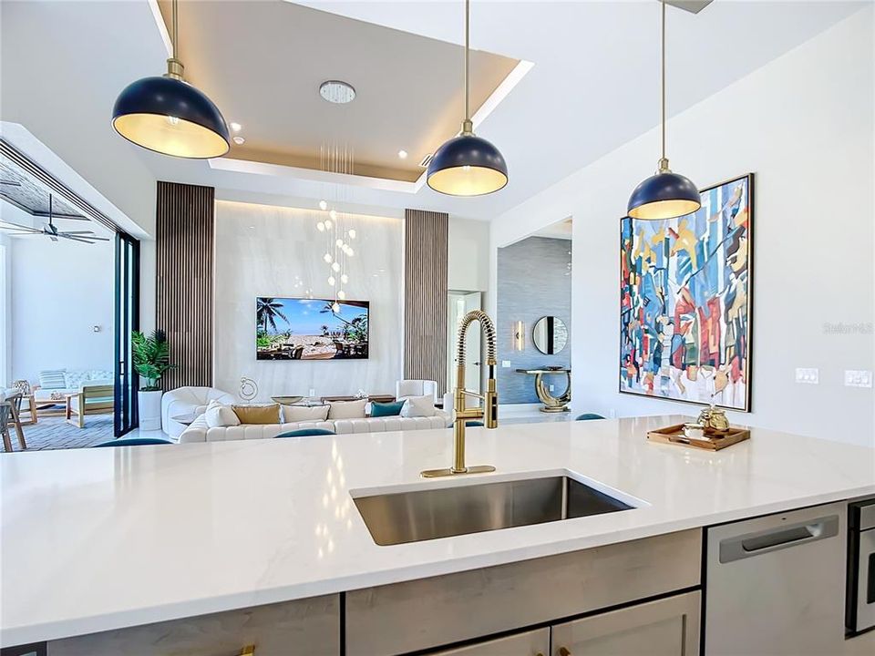 En Venta: $995,000 (4 camas, 3 baños, 2614 Pies cuadrados)