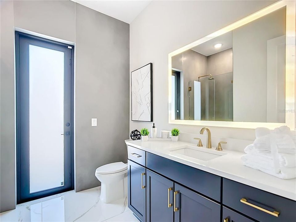 En Venta: $995,000 (4 camas, 3 baños, 2614 Pies cuadrados)