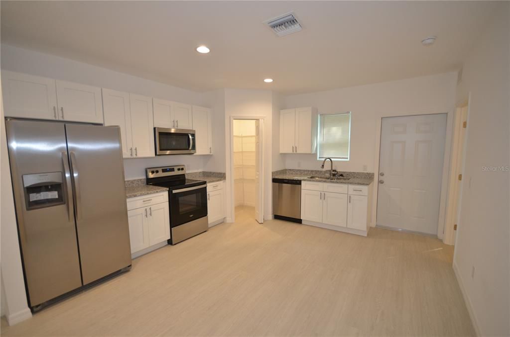 For Rent: $2,100 (4 beds, 2 baths, 1257 Square Feet)