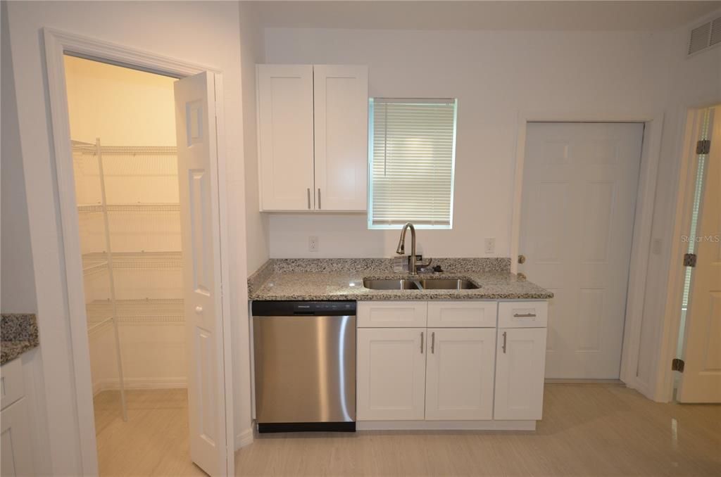 For Rent: $2,100 (4 beds, 2 baths, 1257 Square Feet)