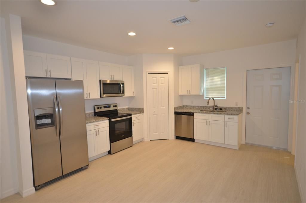 For Rent: $2,100 (4 beds, 2 baths, 1257 Square Feet)
