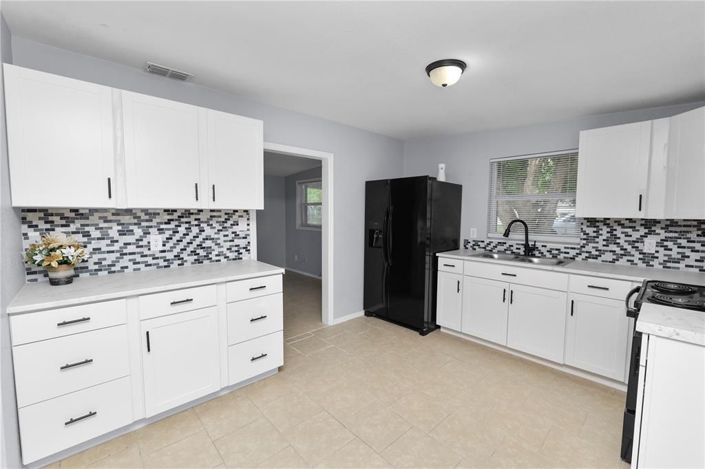 For Sale: $250,999 (3 beds, 2 baths, 1086 Square Feet)