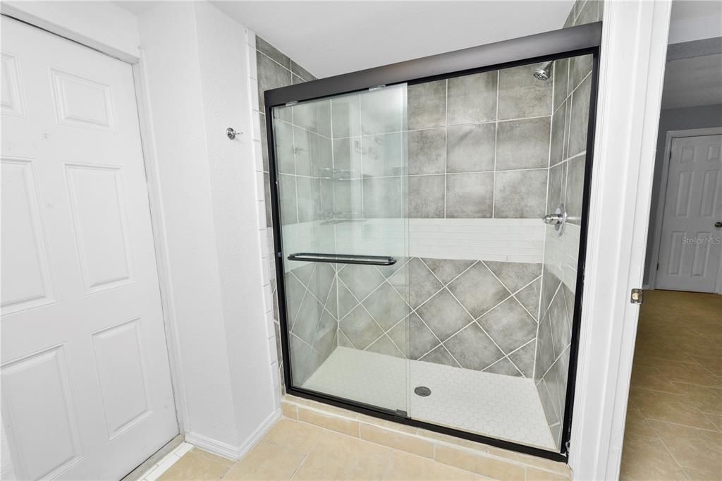 For Sale: $250,999 (3 beds, 2 baths, 1086 Square Feet)